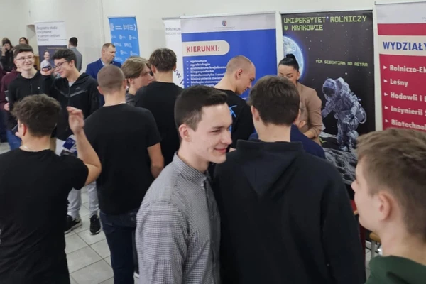 Powiatowe Targi Edukacji i Pracy „Zaplanuj swoją przyszłość” w Radomsku