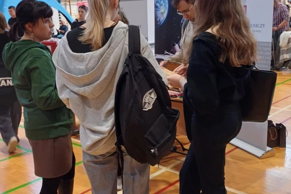 uczestnicy targów edukacyjnych 2