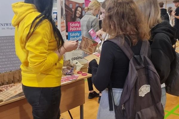 uczestnicy targów edukacyjnych 1